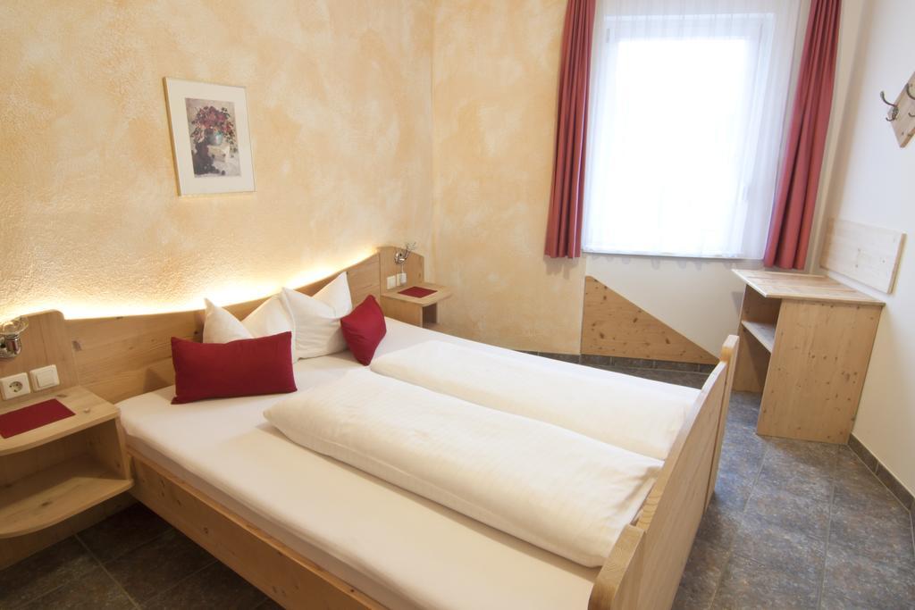 Appartementhaus Marina Matrei in Osttirol Habitación foto